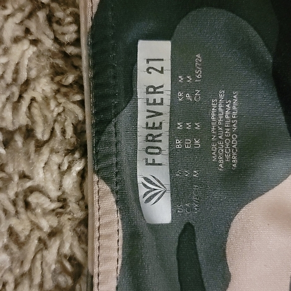 Forever 21 Camo Athletic Pants Size Medium - Picture 3 of 5